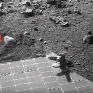 На Марсе нашли блестящий сегмент сферы неизвестного происхождения